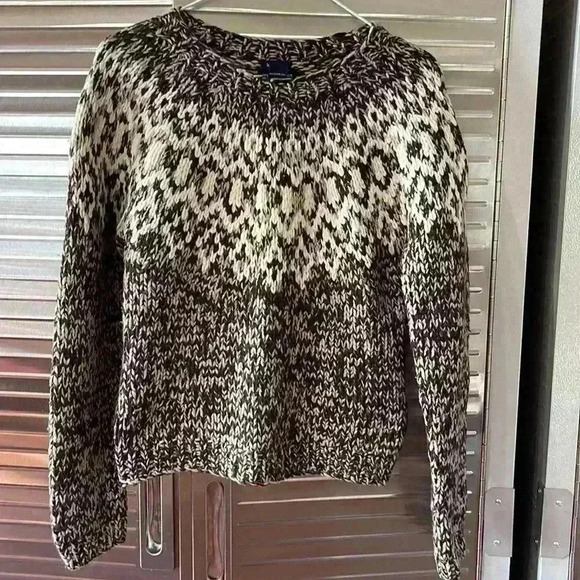 Handknit American Eagle outfitters size medium sweater. - Picture 1 of 4